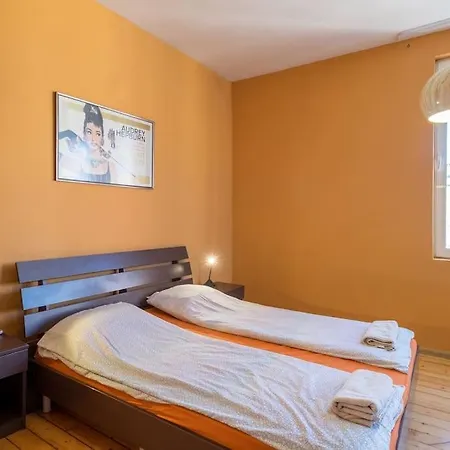 Cozy Flat In The Heart Of *
